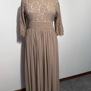 Dainty Jewell’s Formal Dress Size 2XL